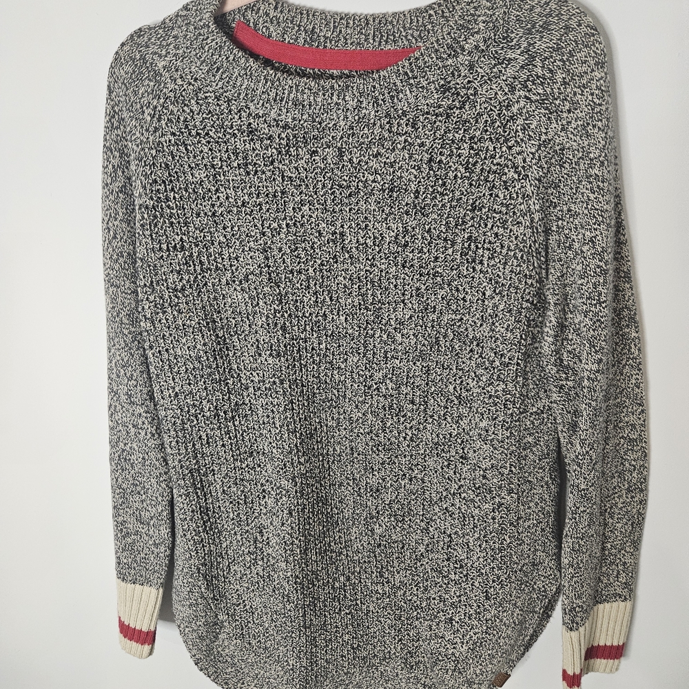 Women's Black and White Knit Sweater